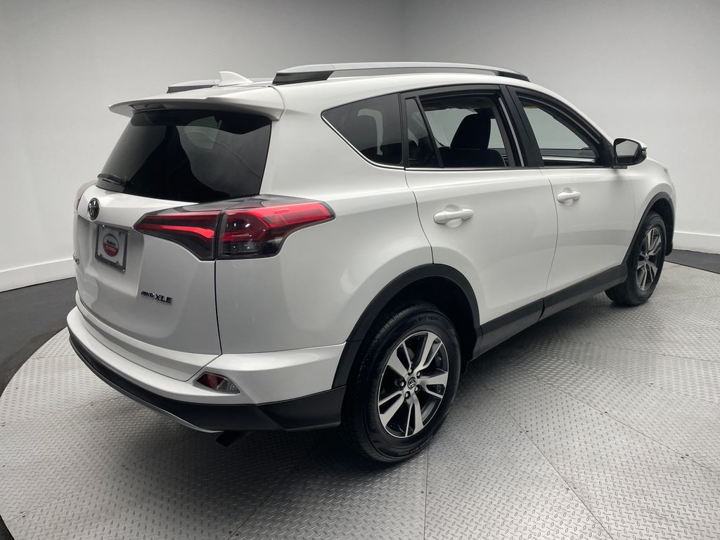 Thumbnail: 2018 Toyota RAV4 - 5