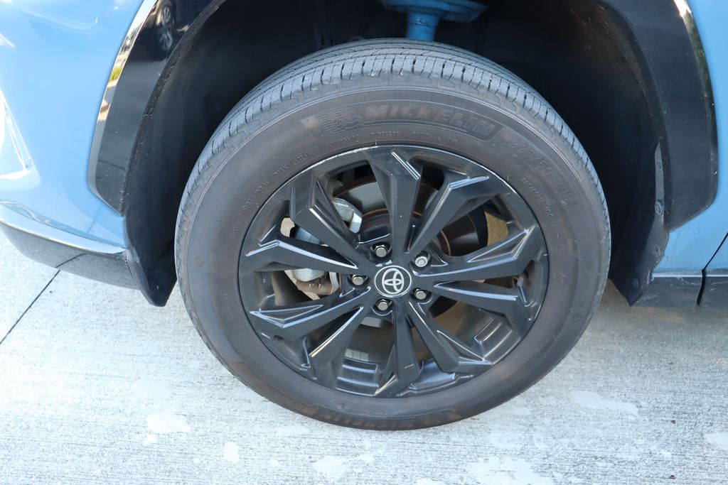 Thumbnail: 2022 Toyota RAV4 - 4