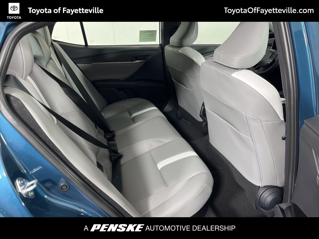 2025 Toyota Camry SE 8