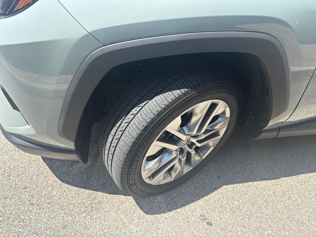 Used 2022 Gray Toyota XLE Premium image 4