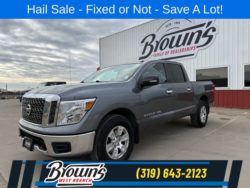 Gray (Gun Metallic) 2018 Nissan Titan SV Crew Cab 4WD Pickup Truck Four-Wheel Drive 7-Speed Automatic