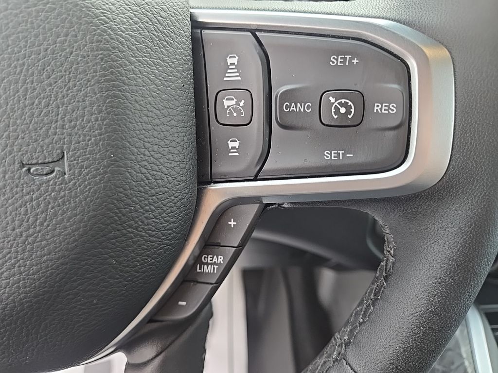 Used 2025 White Ram Big Horn/Lone Star image 30