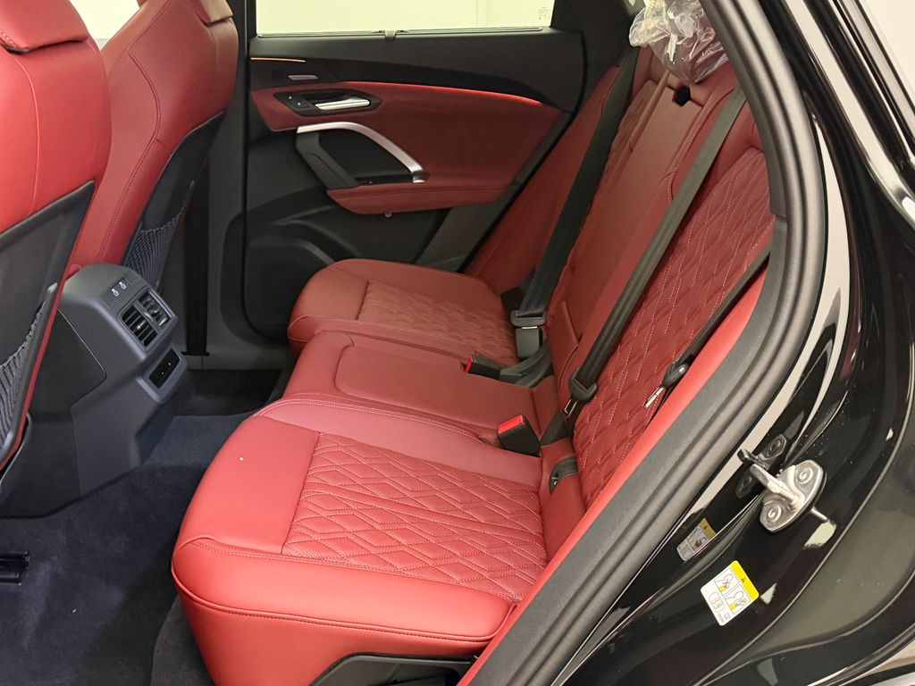 Thumbnail: 2026 Audi SQ5 - 15