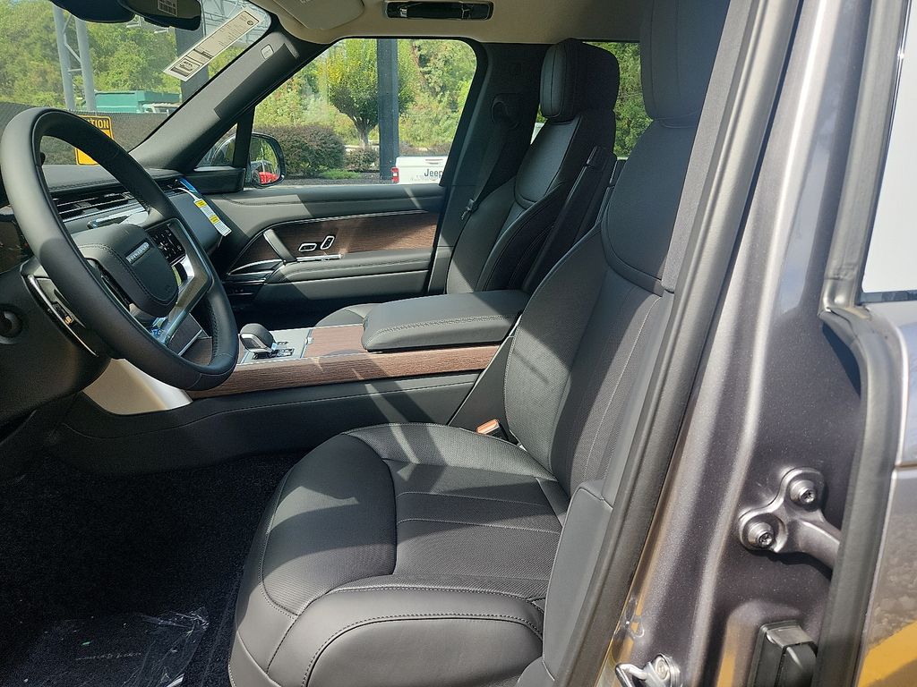Thumbnail: 2025 Land Rover Range Rover - 6