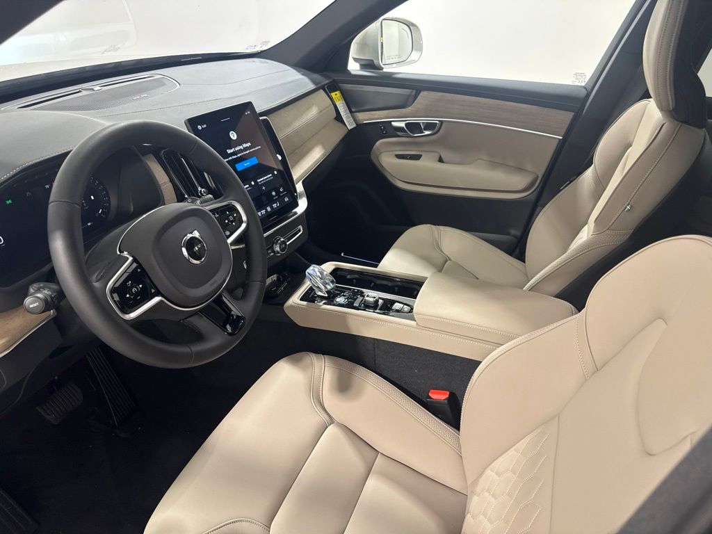 New 2026  Volvo B6 Plus 7-Seater image 18
