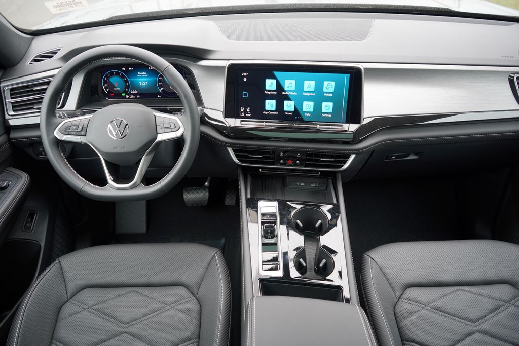 2025 Volkswagen Atlas SE 11