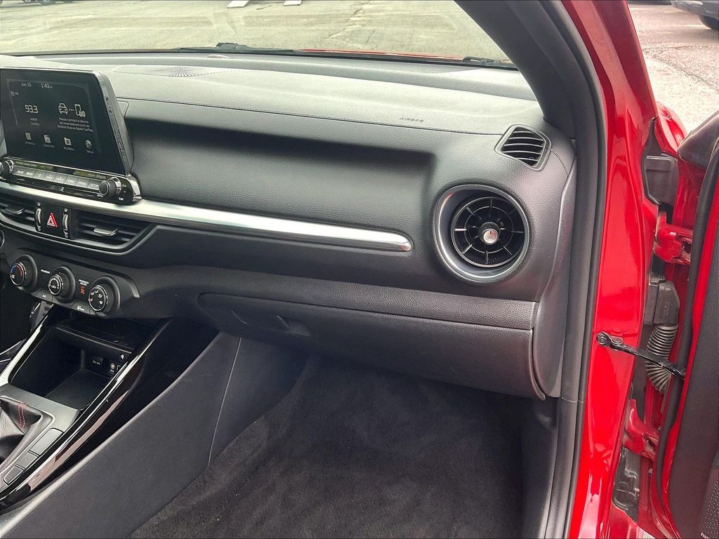 2021 Kia Forte — photo 13