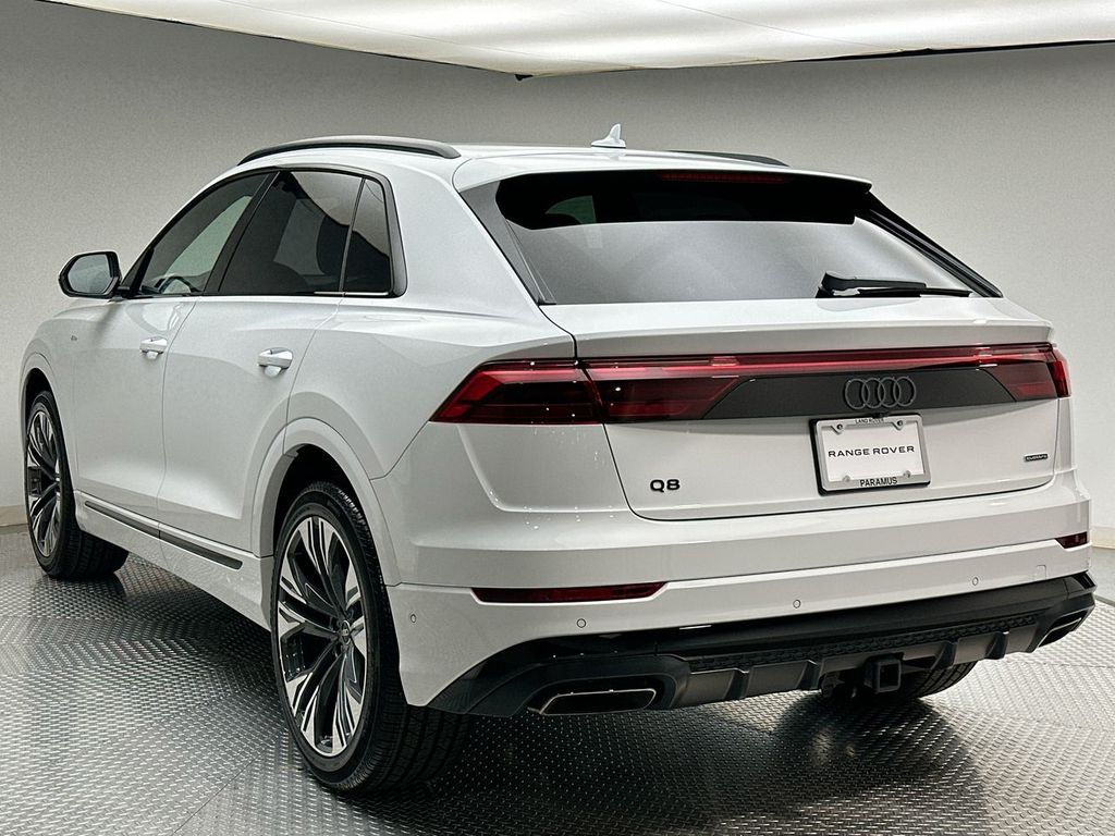 Thumbnail: 2026 Audi Q8 - 11