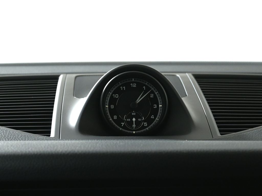 Thumbnail: 2025 Porsche Macan - 22