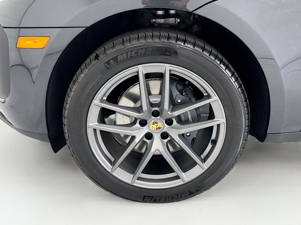 Thumbnail: 2026 Porsche Macan - 30