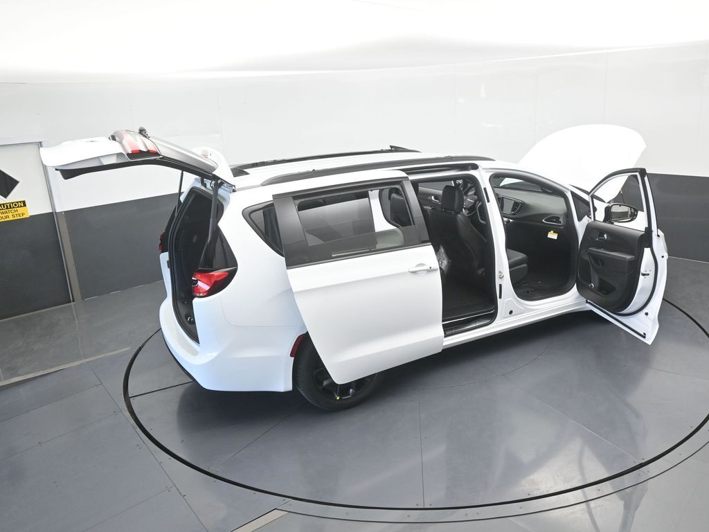 New 2026 Bright White Clearcoat Chrysler Select image 61