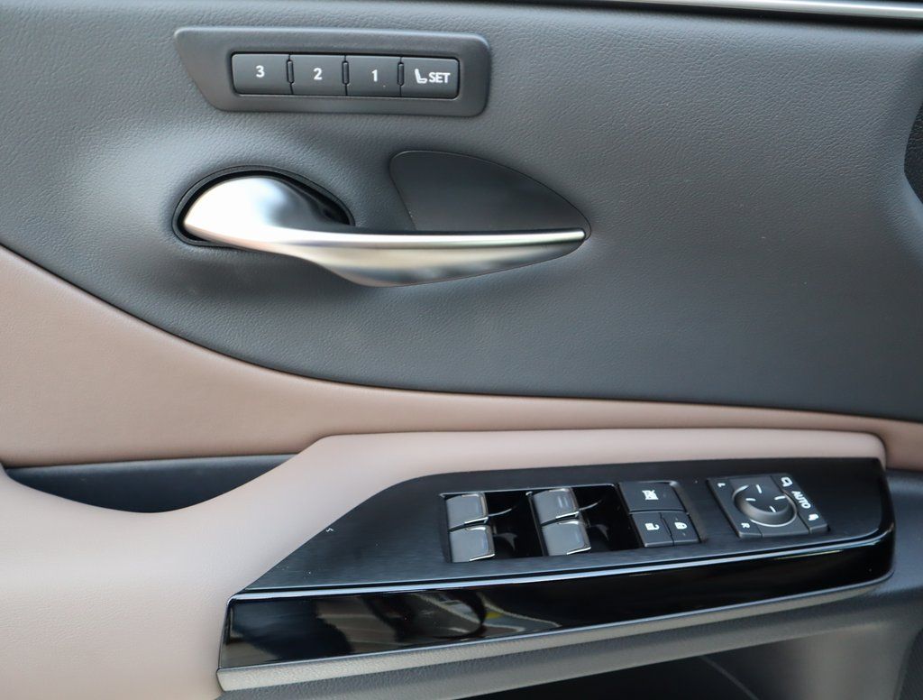 Thumbnail: 2025 Lexus ES - 24