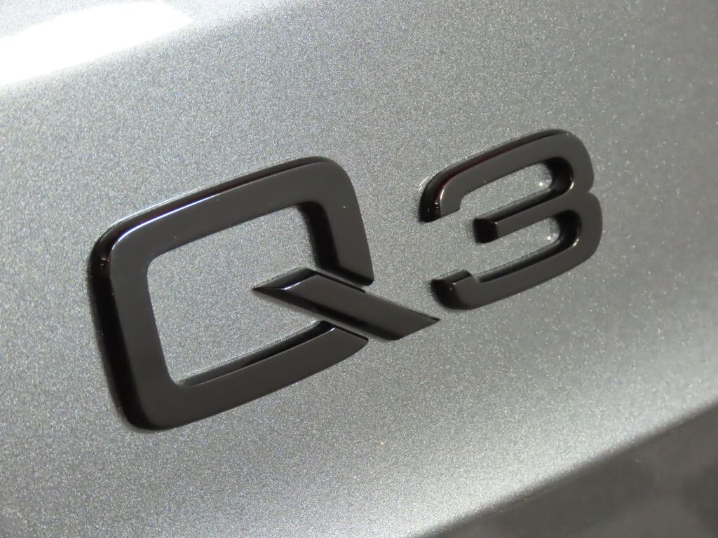 Thumbnail: 2025 Audi Q3 - 9