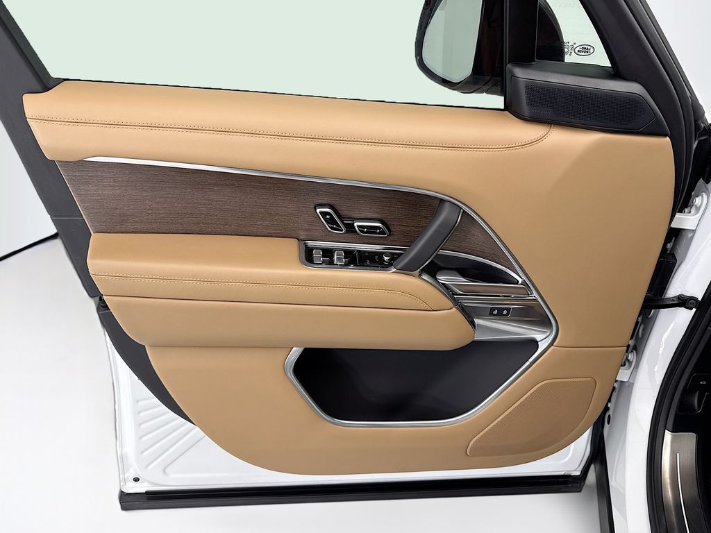 Thumbnail: 2025 Land Rover Range Rover - 23