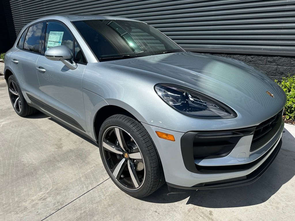 2025 Porsche Macan  11