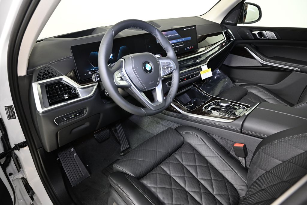 Thumbnail: 2026 BMW X7 - 15