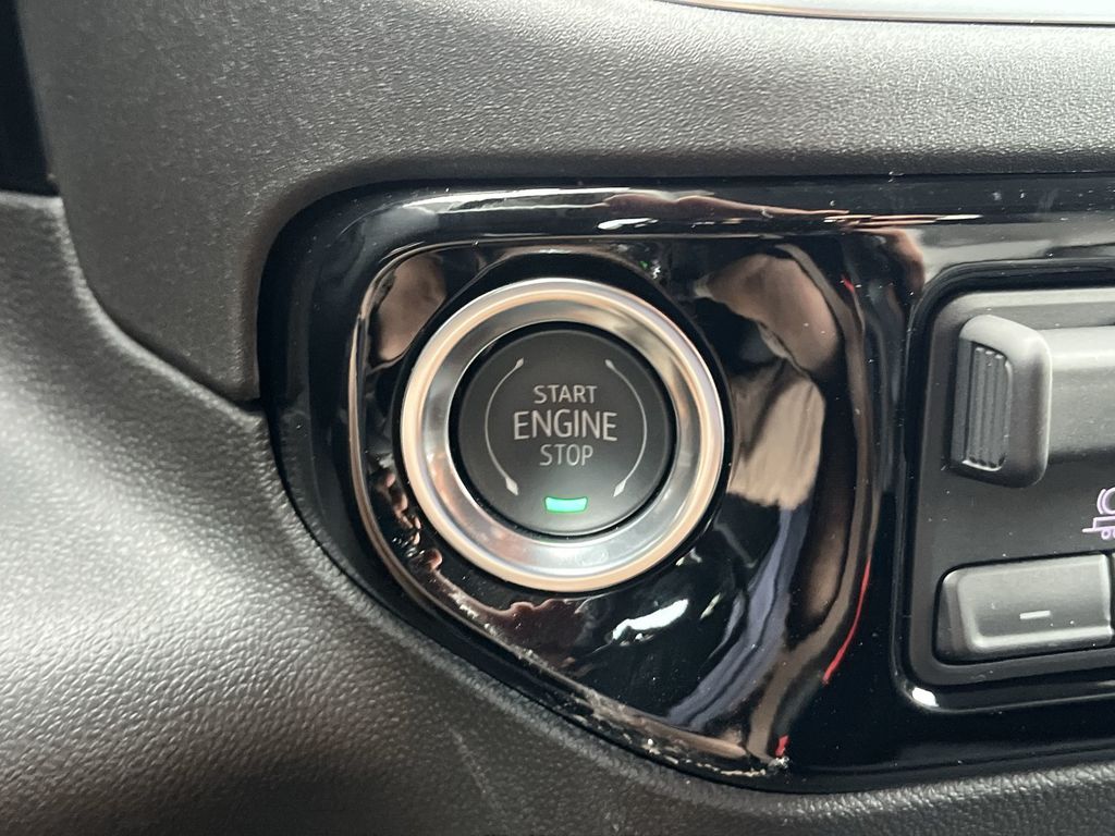 2025 Chevrolet Silverado 2500HD LT photo