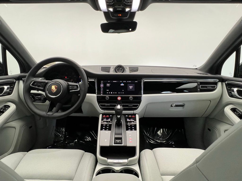 Thumbnail: 2025 Porsche Macan - 6