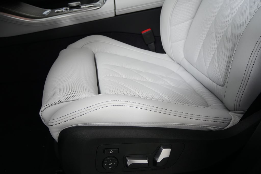 Thumbnail: 2026 BMW X5 - 10