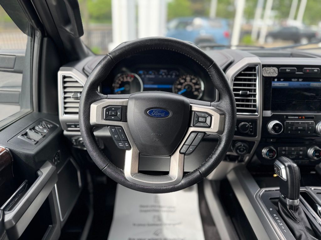 2016 Ford F-150 Platinum photo