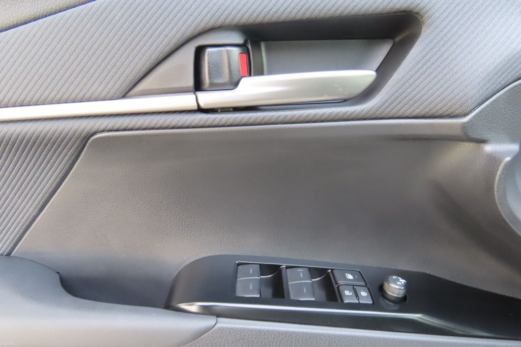 Thumbnail: 2025 Toyota Camry - 22