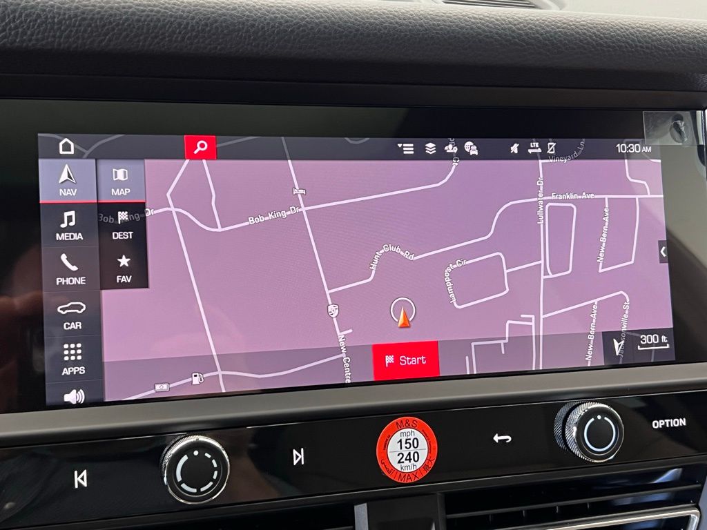 2025 Porsche Macan  13