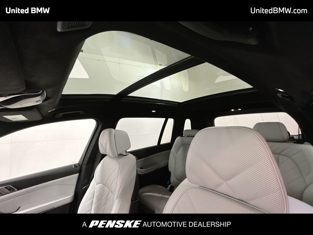 Thumbnail: 2026 BMW X7 - 20