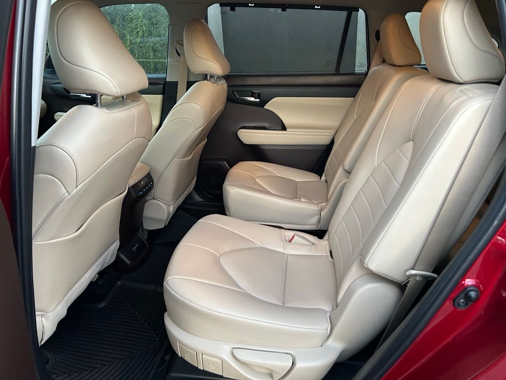 Thumbnail: 2022 Toyota Highlander - 14