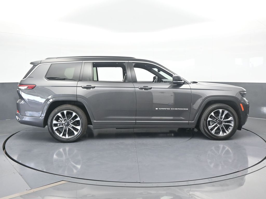 Used 2024 Baltic Gray Metallic Clearcoat Jeep Overland image 7