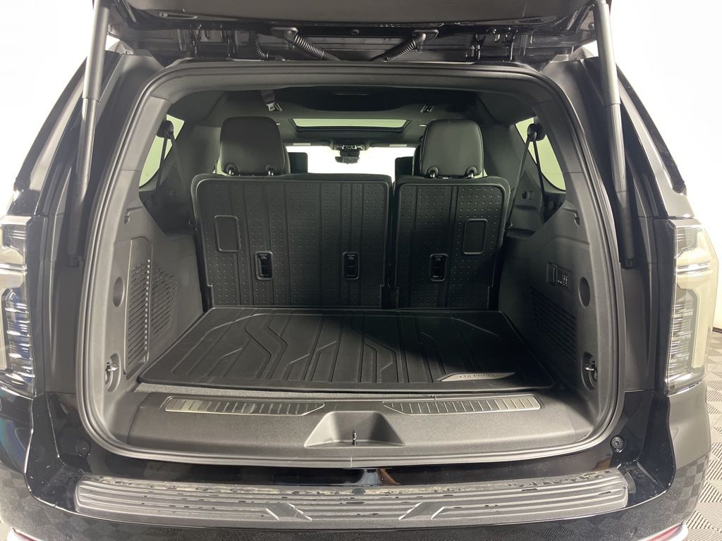 Thumbnail: 2026 Chevrolet Suburban - 18