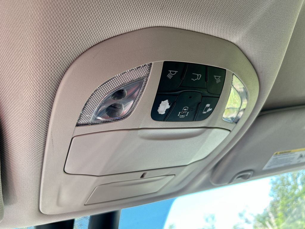 Thumbnail: 2019 Chrysler Pacifica - 32