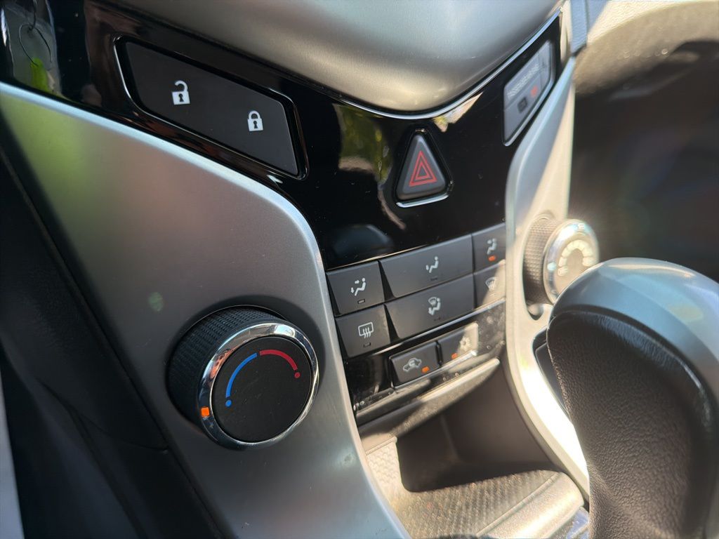 Thumbnail: 2014 Chevrolet Cruze - 30