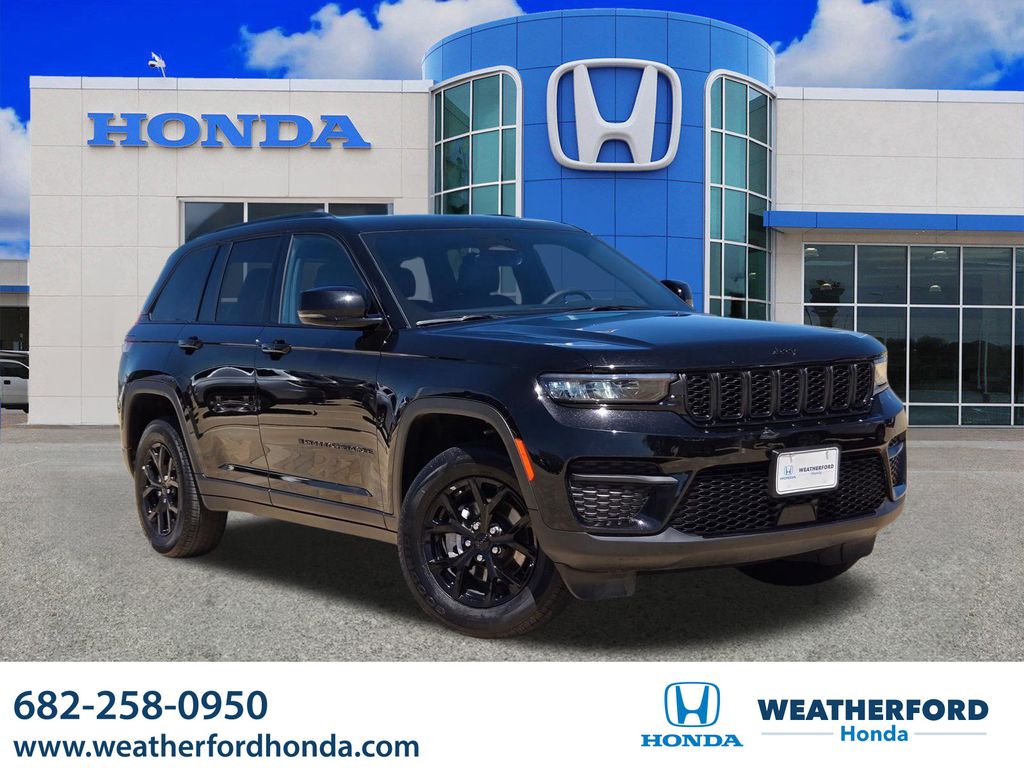 Diamond Black Crystal Pearlcoat 2025 Jeep Grand Cherokee Altitude 4WD SUV / Crossover Four-Wheel Drive 8-Speed Automatic