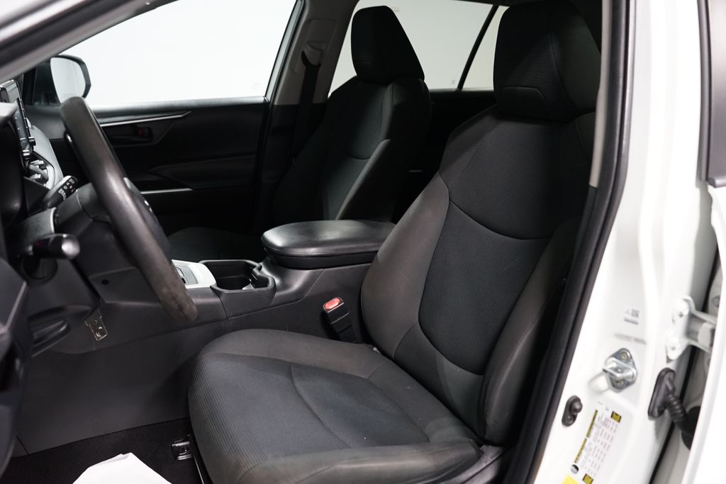 Thumbnail: 2020 Toyota RAV4 - 24