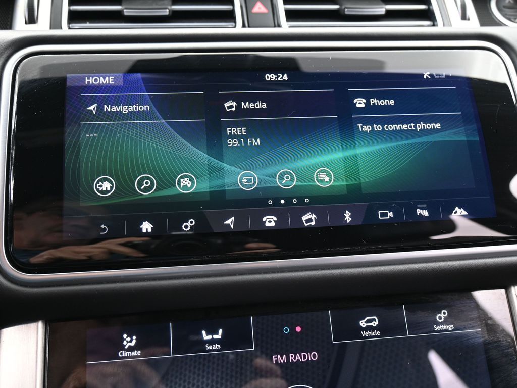 Used 2020 Black Land Rover HSE image 23
