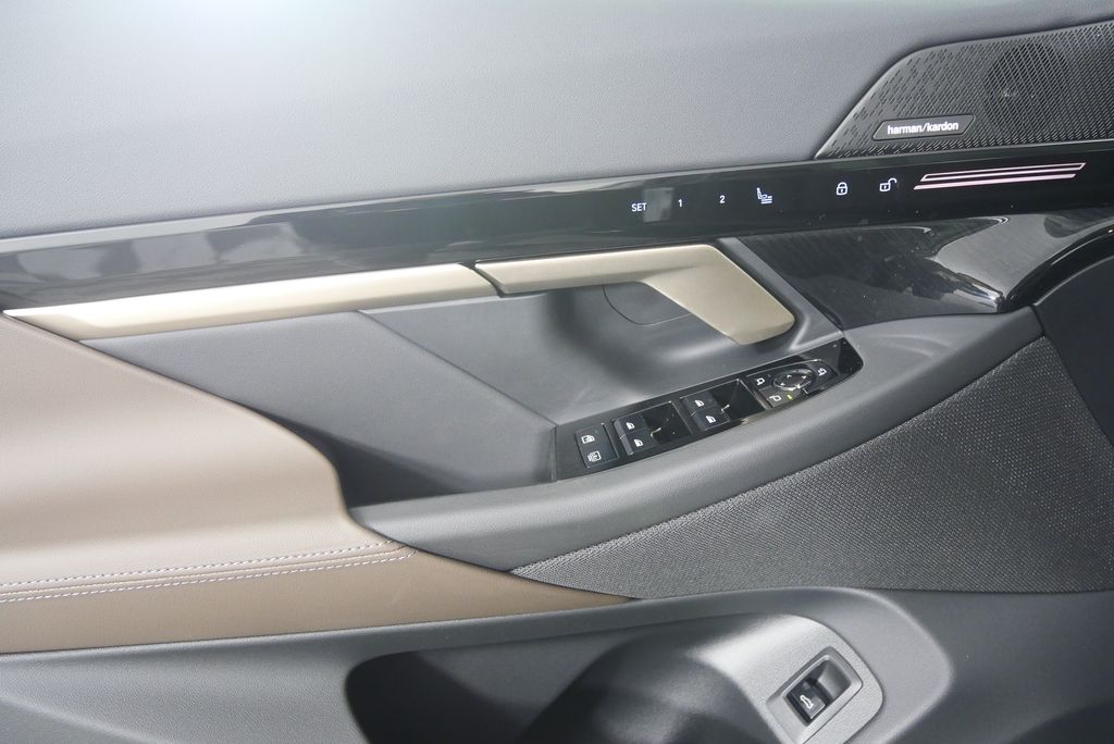 Thumbnail: 2026 BMW 5 Series - 9