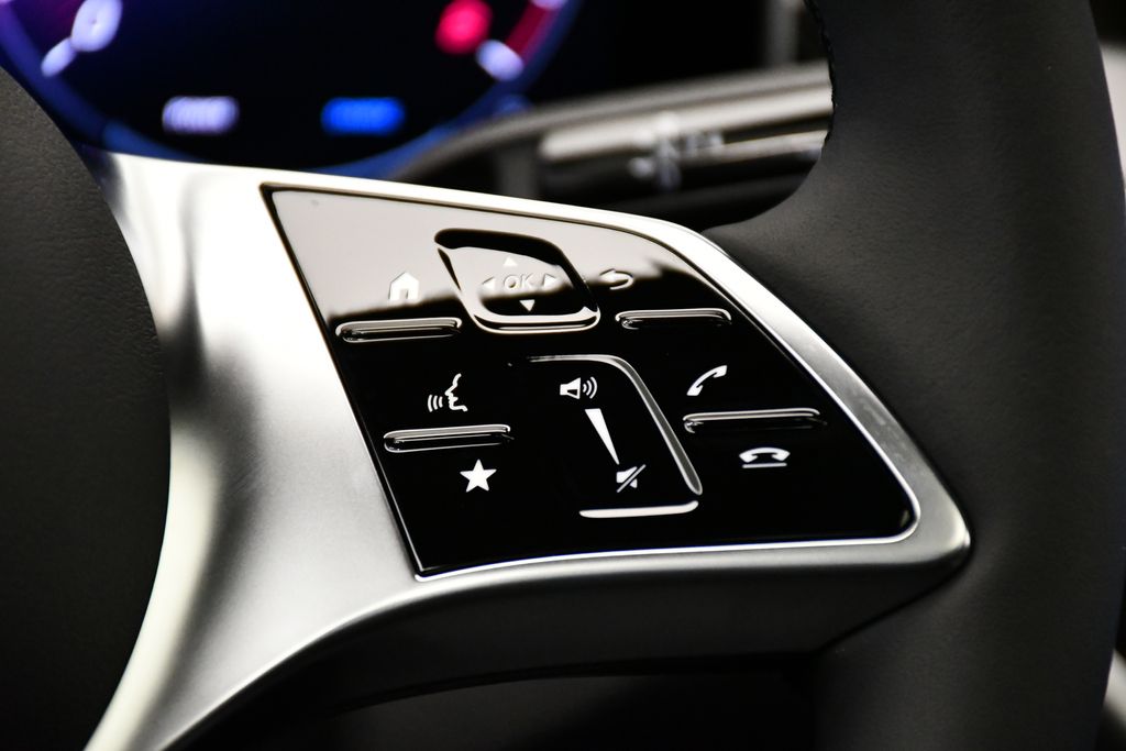 2025 Mercedes-Benz GLC 300 24