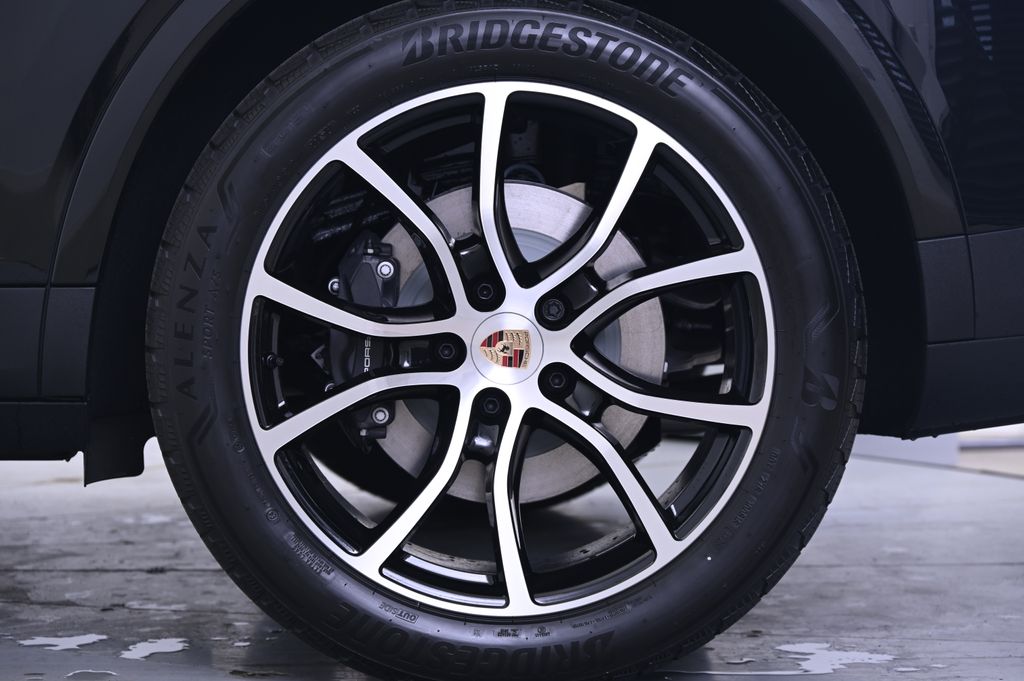 Thumbnail: 2025 Porsche Cayenne - 16