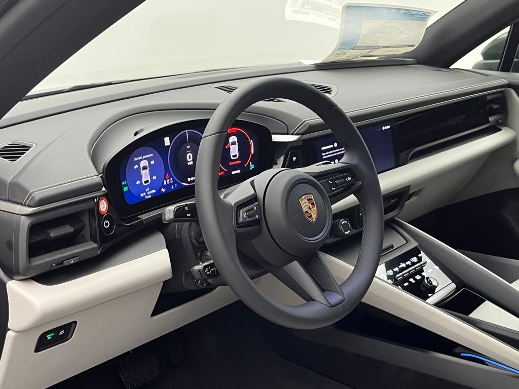 Thumbnail: 2025 Porsche Macan - 4