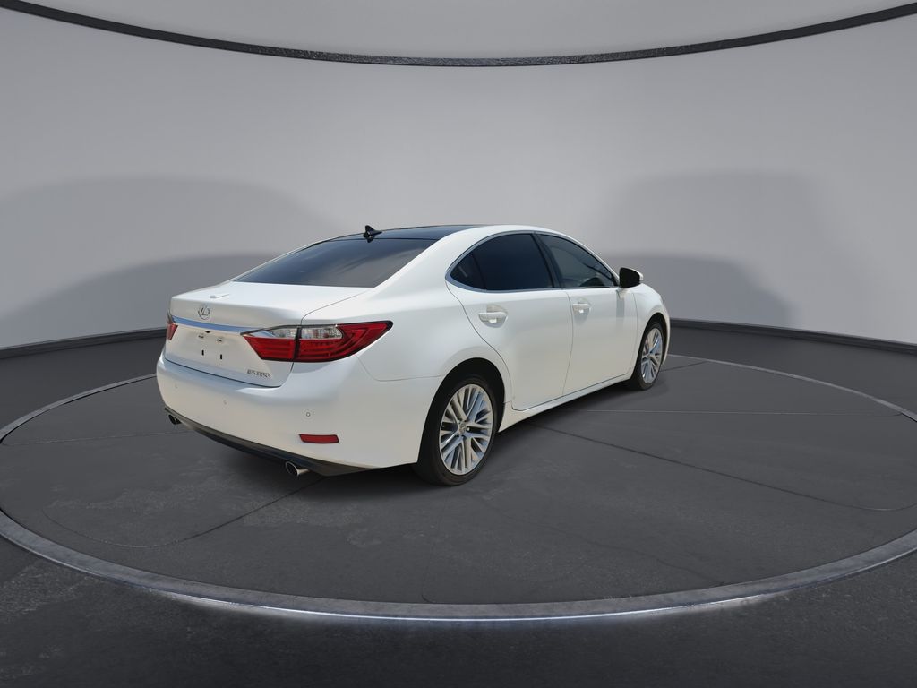 Thumbnail: 2015 Lexus ES - 8
