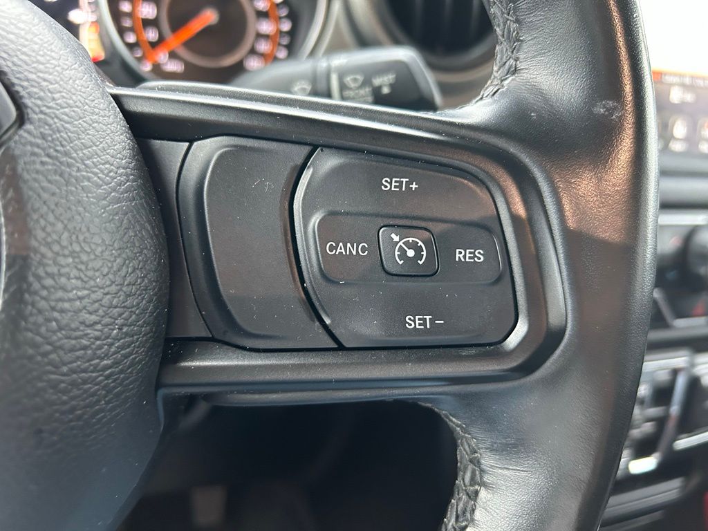 Thumbnail: 2021 Jeep Gladiator - 17
