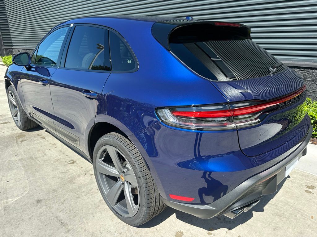 2025 Porsche Macan  3