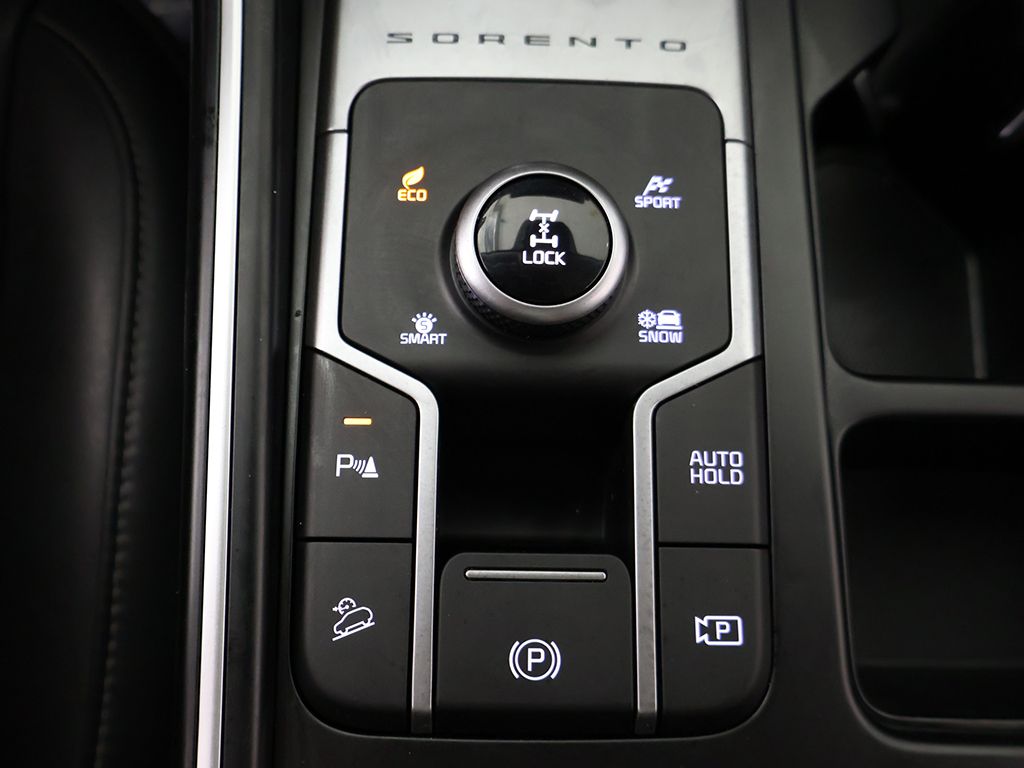 Used 2022 White Kia EX image 55