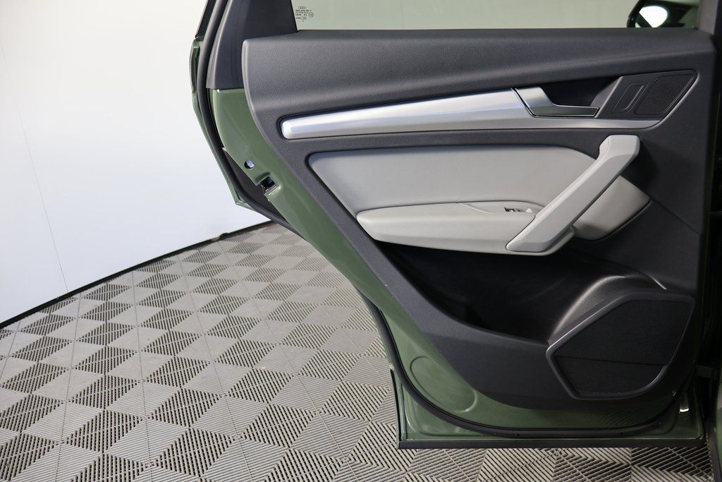 Thumbnail: 2025 Audi Q5 - 13