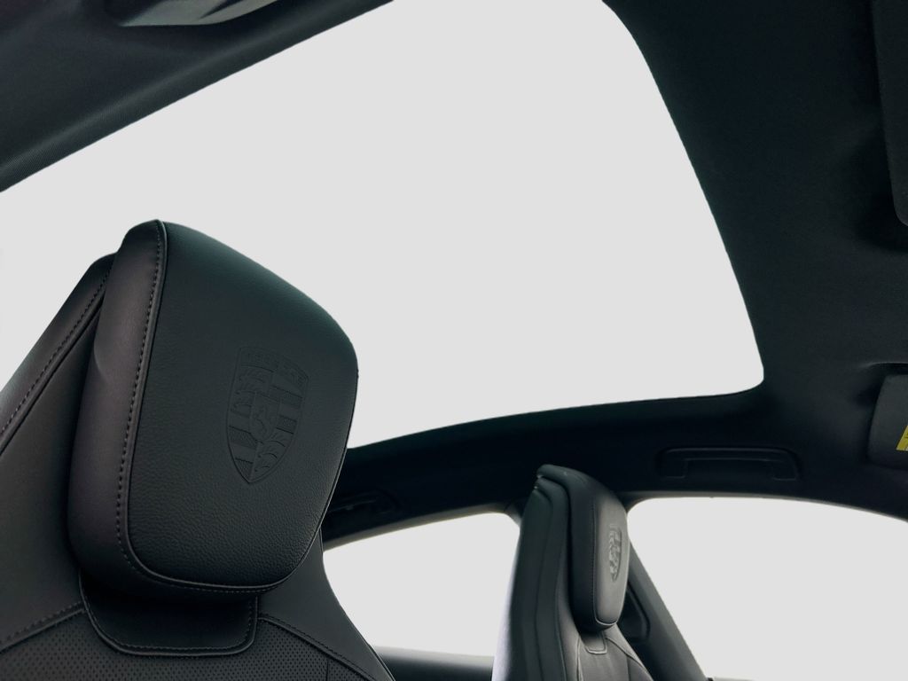 Thumbnail: 2026 Porsche Taycan - 21