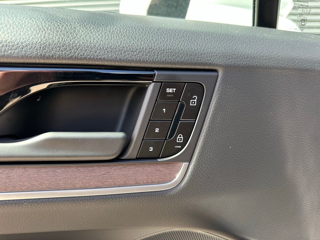 Thumbnail: 2026 Porsche Cayenne - 20