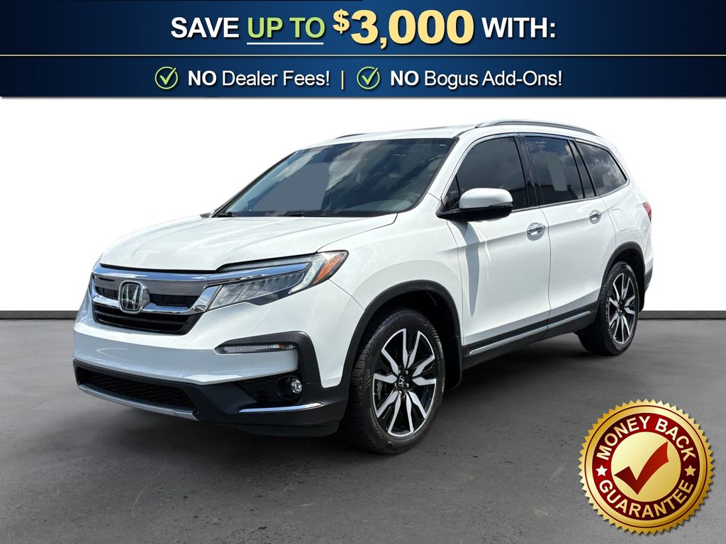 White 2022 Honda Pilot Touring FWD with Rear Captain's Chairs SUV / Crossover Front-Wheel Drive 9-Speed Automatic