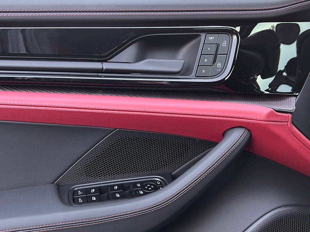 Thumbnail: 2025 Porsche Panamera - 21