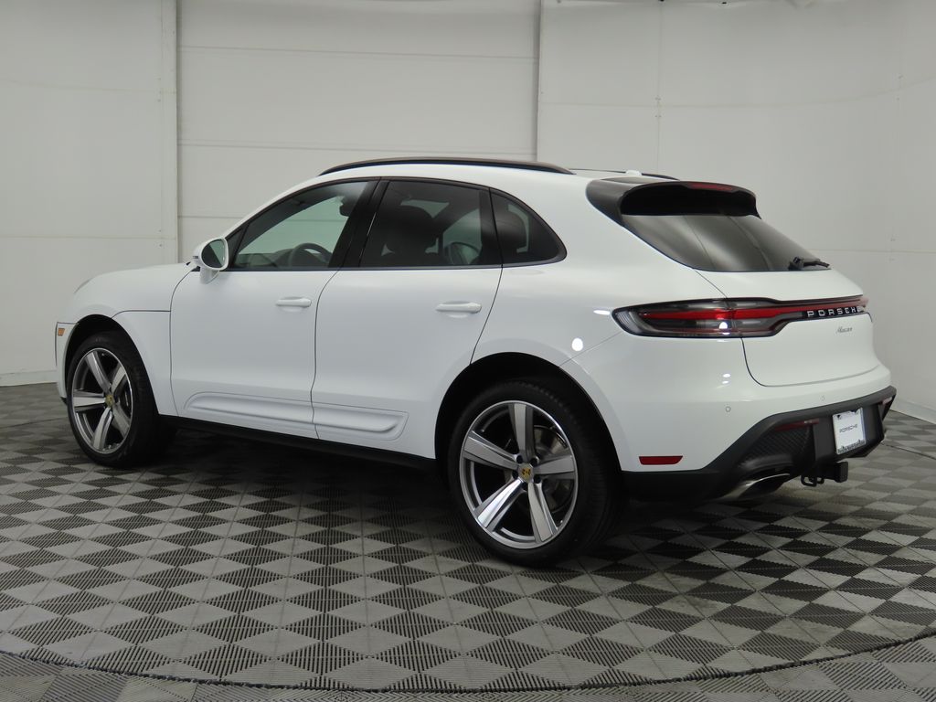 Thumbnail: 2025 Porsche Macan - 3