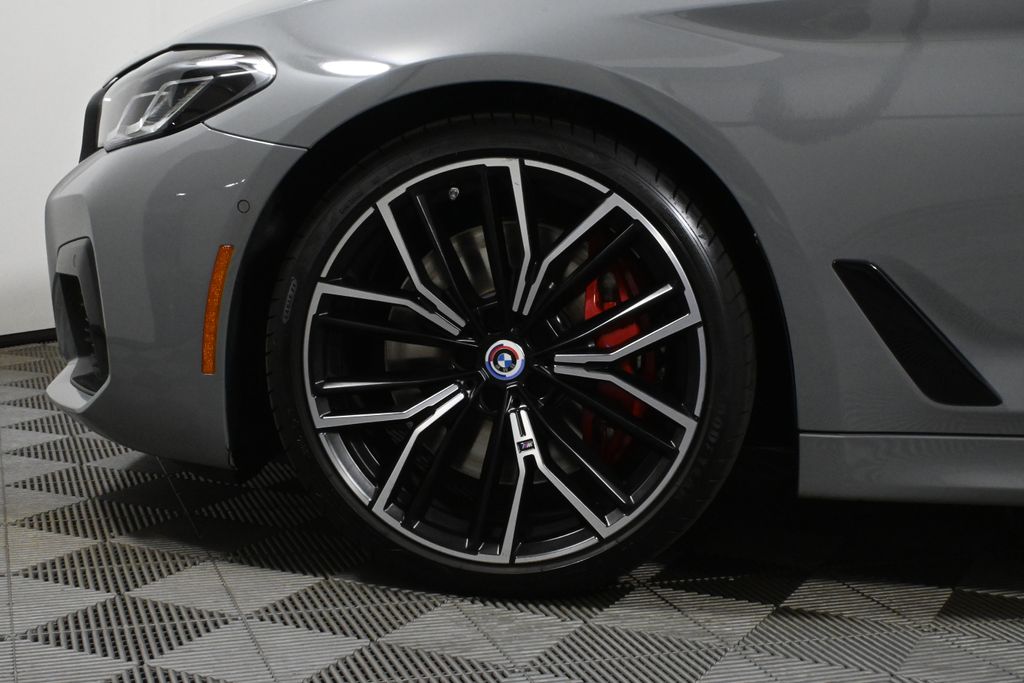 Thumbnail: 2023 BMW 5 Series - 12